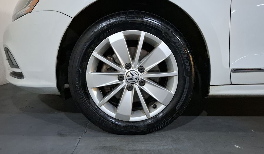 Volkswagen Jetta 2.5 COMFORTLINE TIP. BOLSAS AIRE DEL. Sedan 2017