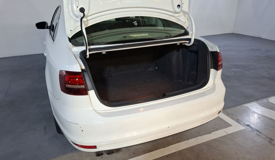 Volkswagen Jetta 2.5 COMFORTLINE TIP. BOLSAS AIRE DEL. Sedan 2017