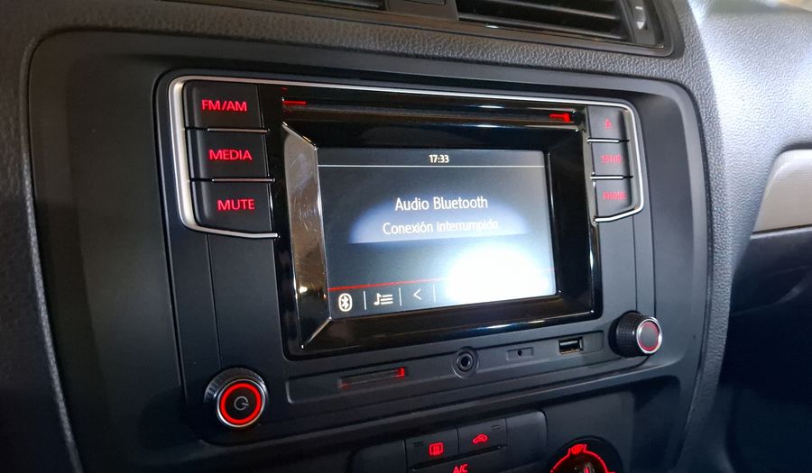 Volkswagen Jetta 2.5 COMFORTLINE TIP. BOLSAS AIRE DEL. Sedan 2017