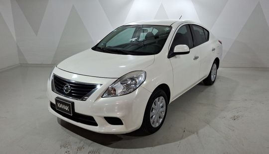 Nissan • Versa