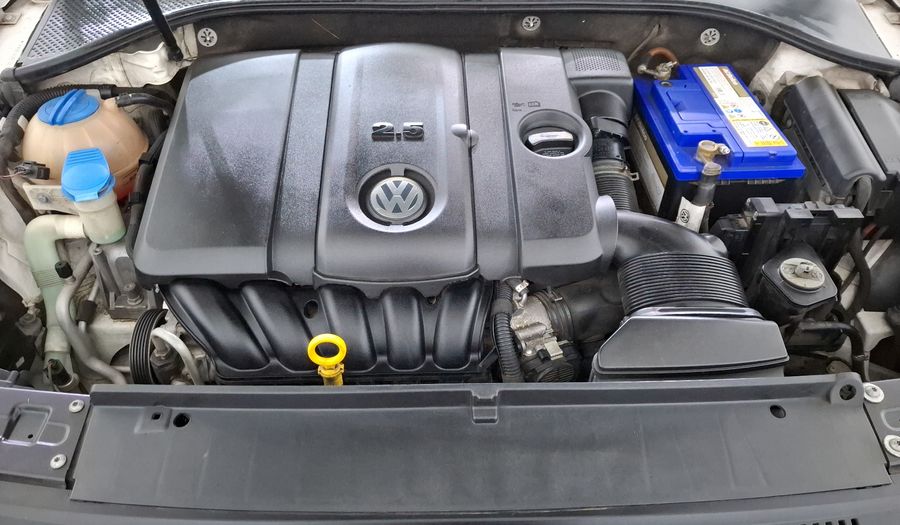 Volkswagen Passat 2.5 DESIGN TIPTRONIC Sedan 2015