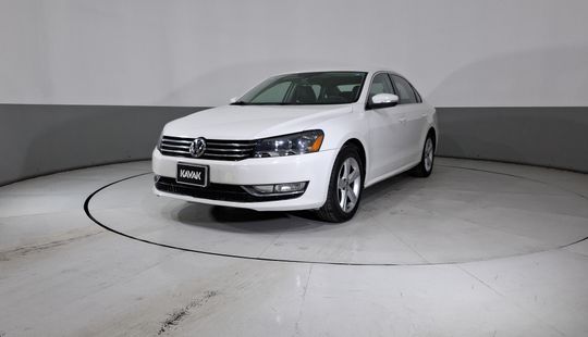 Volkswagen • Passat