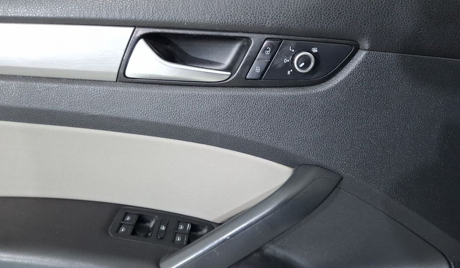 Volkswagen Passat 2.5 DESIGN TIPTRONIC Sedan 2015