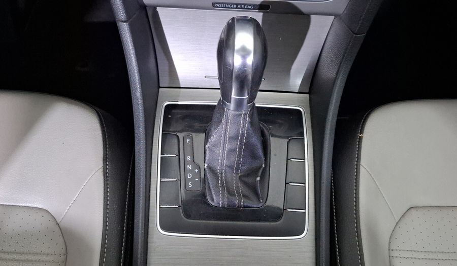 Volkswagen Passat 2.5 DESIGN TIPTRONIC Sedan 2015