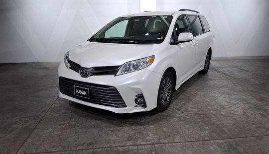 Toyota • Sienna