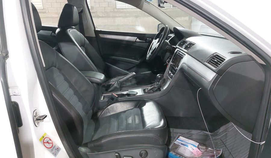 Volkswagen Passat 2.5 SPORTLINE TIPTRONIC Sedan 2013