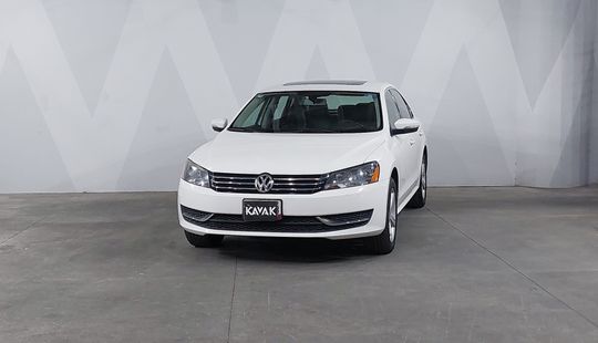 Volkswagen • Passat