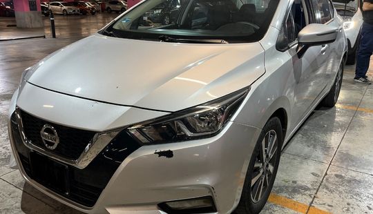 Nissan • Versa