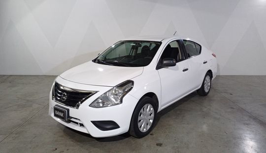 Nissan • Versa