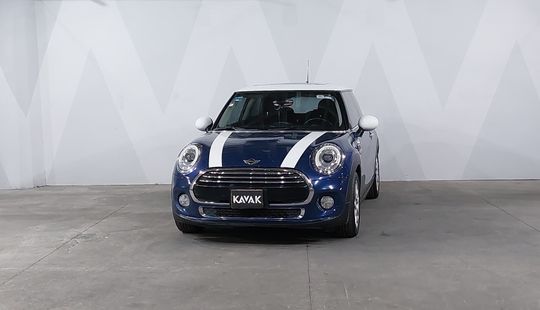 2016 • 99,000 km • Automático