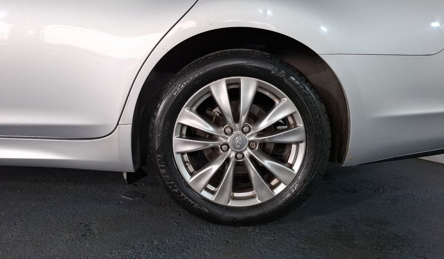 Infiniti M 5.6 AT Sedan 2012