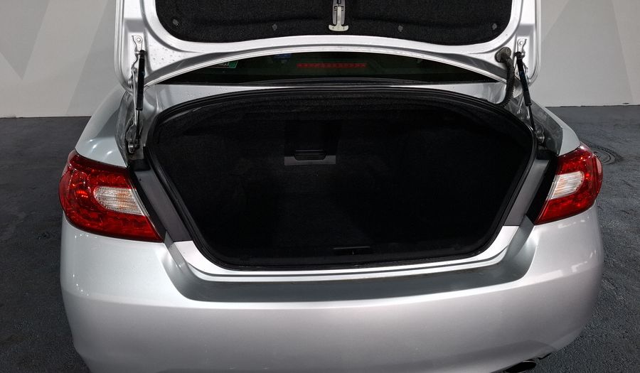 Infiniti M 5.6 AT Sedan 2012
