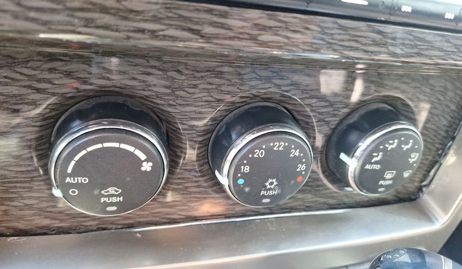 Jeep Cherokee 3.7 LIMITED AUTO 4WD Suv 2013