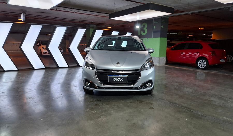 Peugeot 208 1.6 FELINE Hatchback 2018