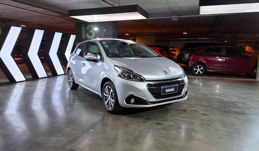 Peugeot 208 1.6 FELINE Hatchback 2018