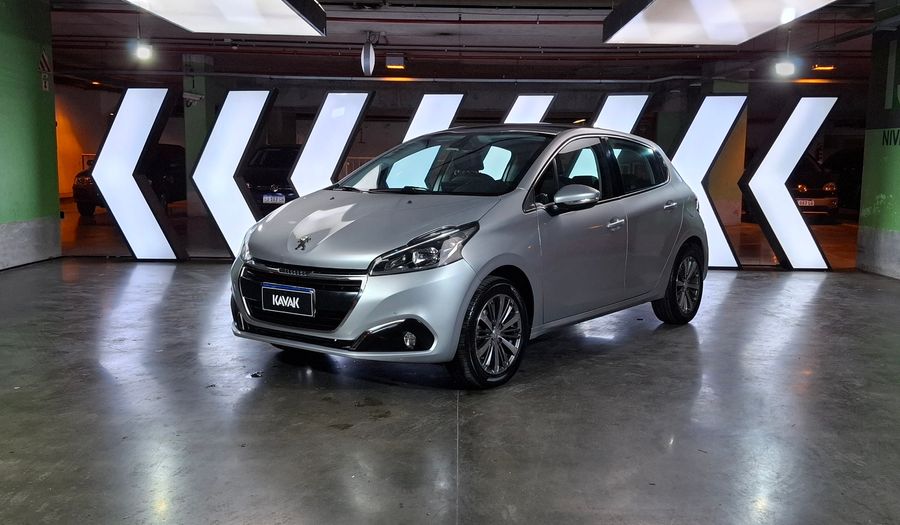 Peugeot 208 1.6 FELINE Hatchback 2018