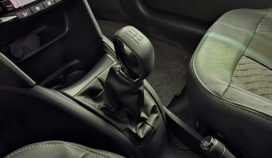 Peugeot 208 1.6 FELINE Hatchback 2018
