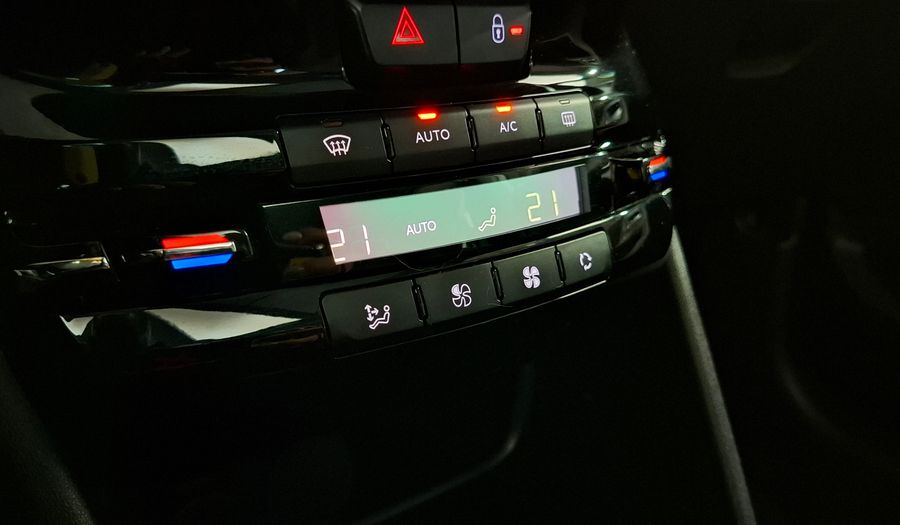 Peugeot 208 1.6 FELINE Hatchback 2018