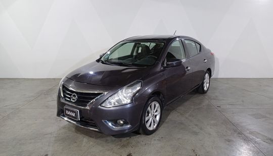 Nissan • Versa