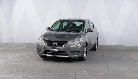 Nissan • Versa