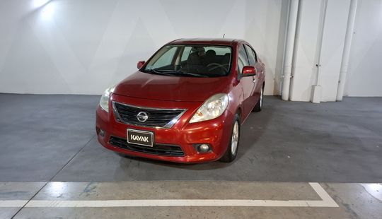 Nissan • Versa