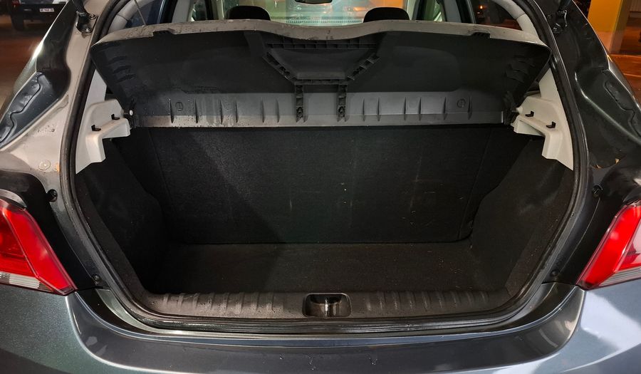 Chevrolet Onix 1.4 LT Hatchback 2017