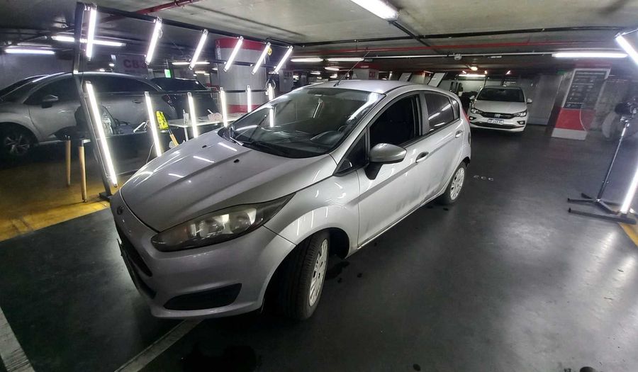 Ford Fiesta Kinetic Design 1.6 S Hatchback 2014