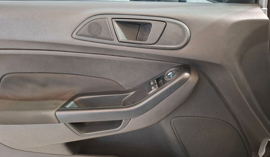 Ford Fiesta Kinetic Design 1.6 S Hatchback 2014