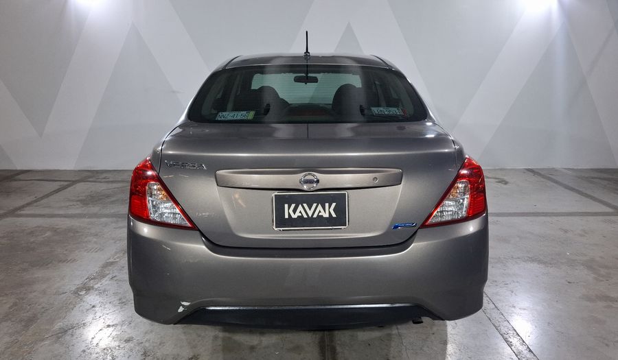 Nissan Versa 1.6 SENSE TA AC Sedan 2015