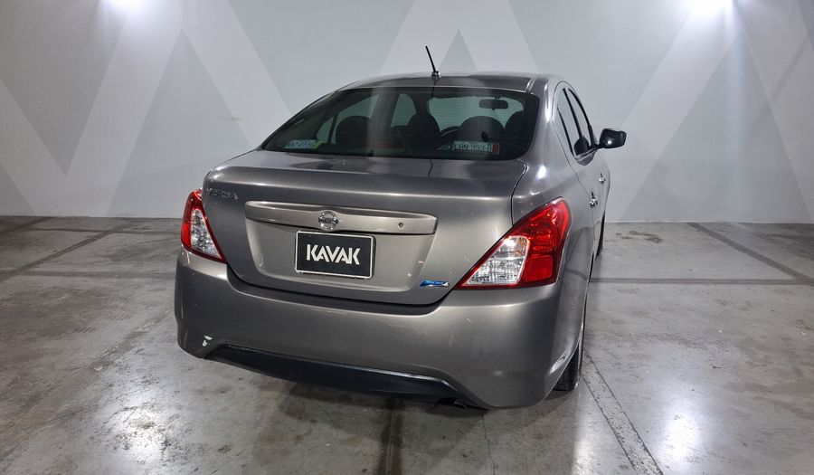 Nissan Versa 1.6 SENSE TA AC Sedan 2015