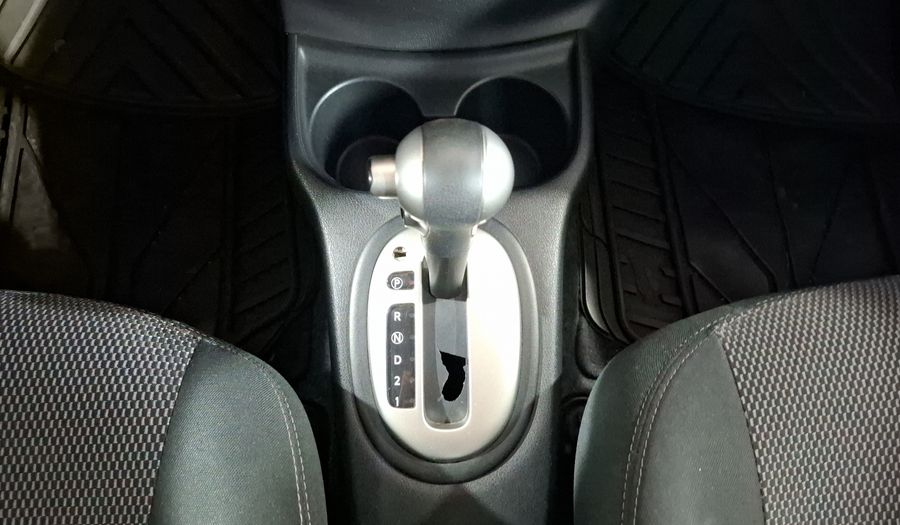 Nissan Versa 1.6 SENSE TA AC Sedan 2015