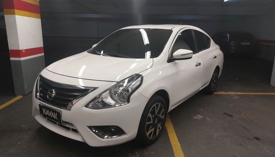 Nissan • Versa
