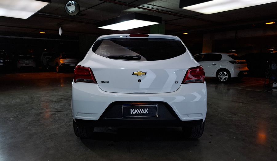 Chevrolet Onix 1.4 LT Hatchback 2017