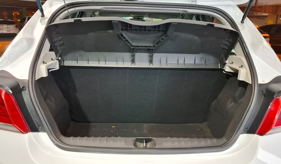 Chevrolet Onix 1.4 LT Hatchback 2017