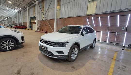 Volkswagen • Tiguan