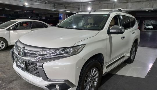 Mitsubishi • Montero