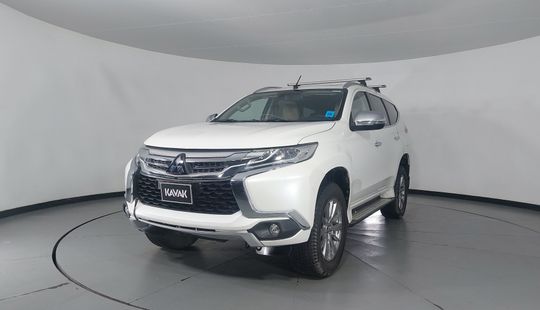 Mitsubishi • Montero