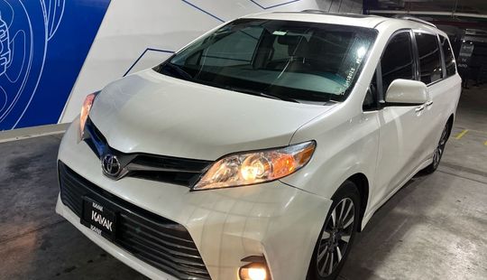 Toyota • Sienna