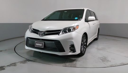 Toyota • Sienna