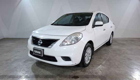 Nissan • Versa