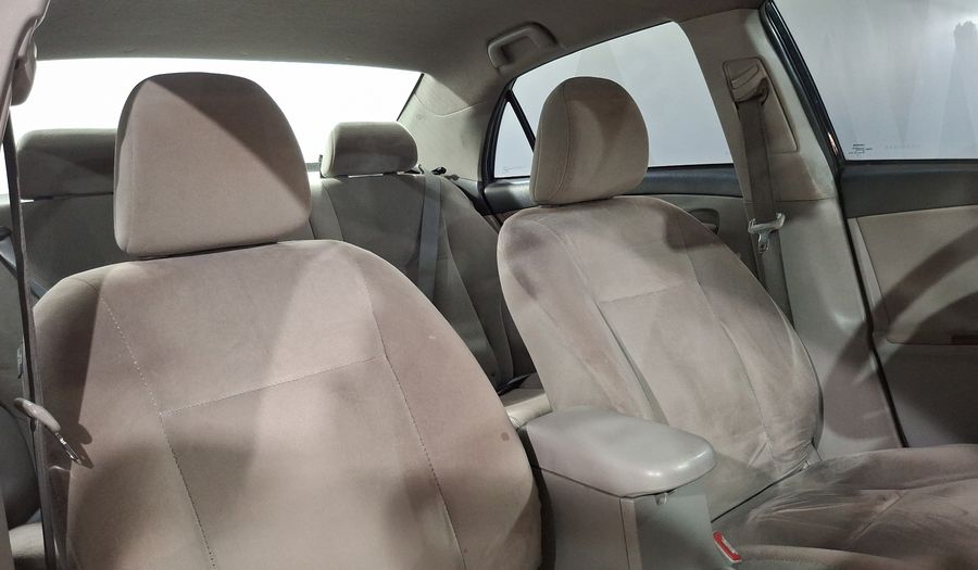 Toyota Corolla 1.8 XLE AT Sedan 2013
