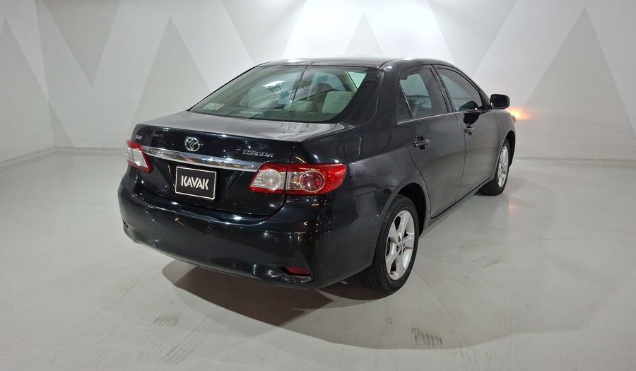 Toyota Corolla 1.8 XLE AT Sedan 2013