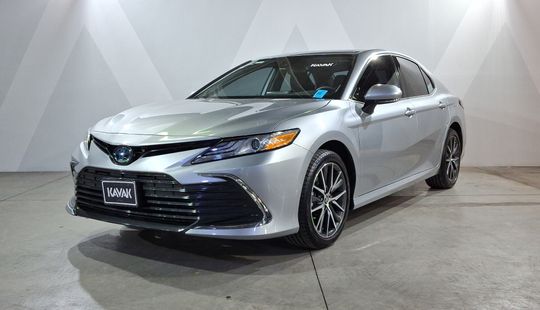 Toyota • Camry