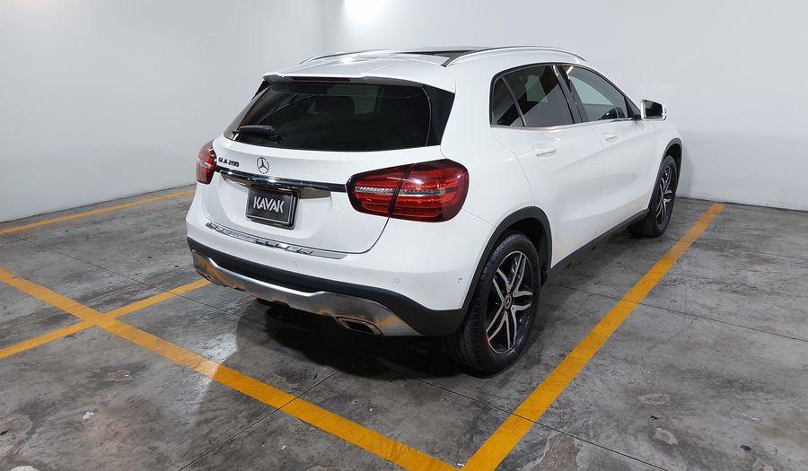 Mercedes Benz Clase Gla 1.6 GLA 200 SPORT DCT Suv 2020