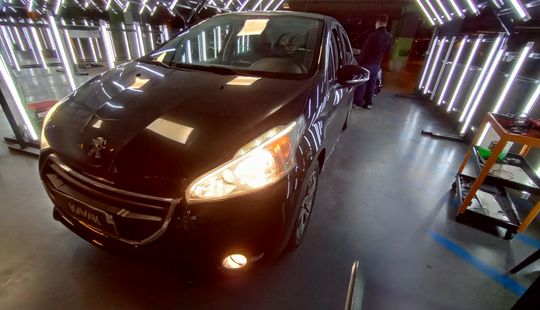 Peugeot • 208