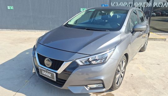 Nissan • Versa
