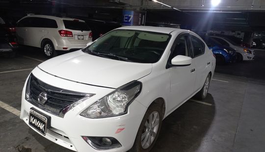 Nissan • Versa