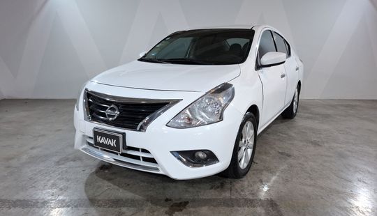Nissan • Versa