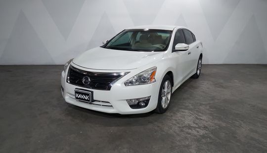 Nissan • Altima