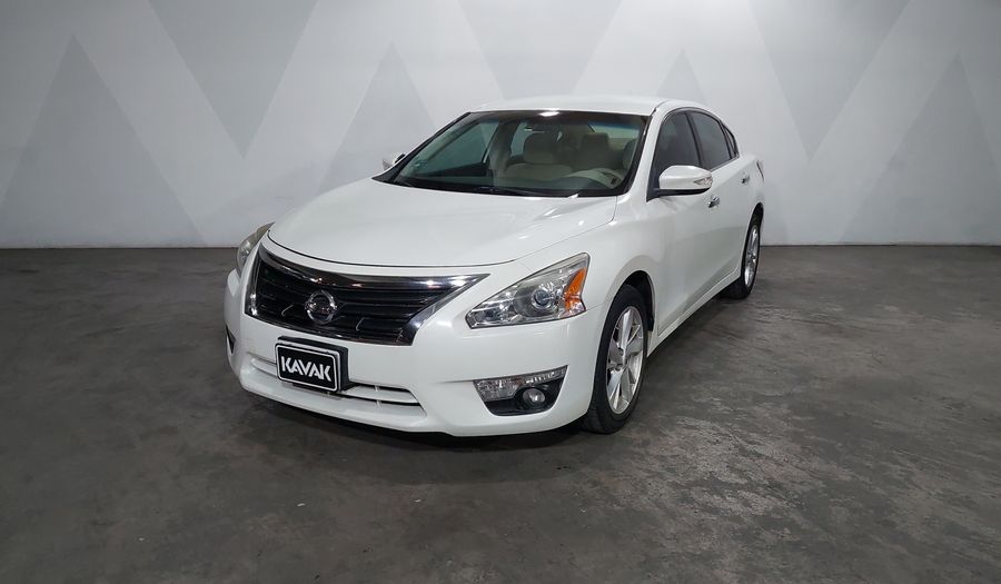 Nissan Altima 2.5 SENSE CVT Sedan 2015